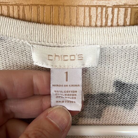 Chico’s Aztec Tribal cardigan Sweater Size Medium - Picture 4 of 5